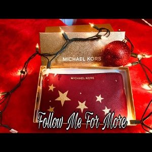 🎄Michael Kors Cherry Illustrations Wristlet 🎄